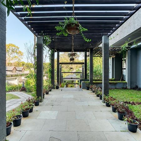 The Mountain Courtyard Thekkady Hotell Exteriör bild