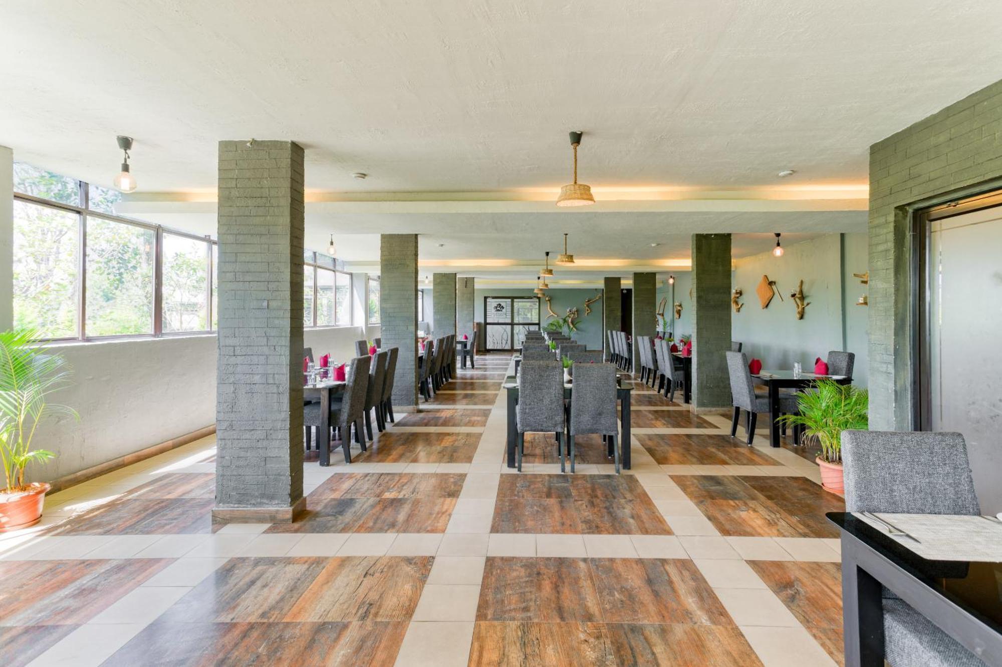 The Mountain Courtyard Thekkady Hotell Exteriör bild