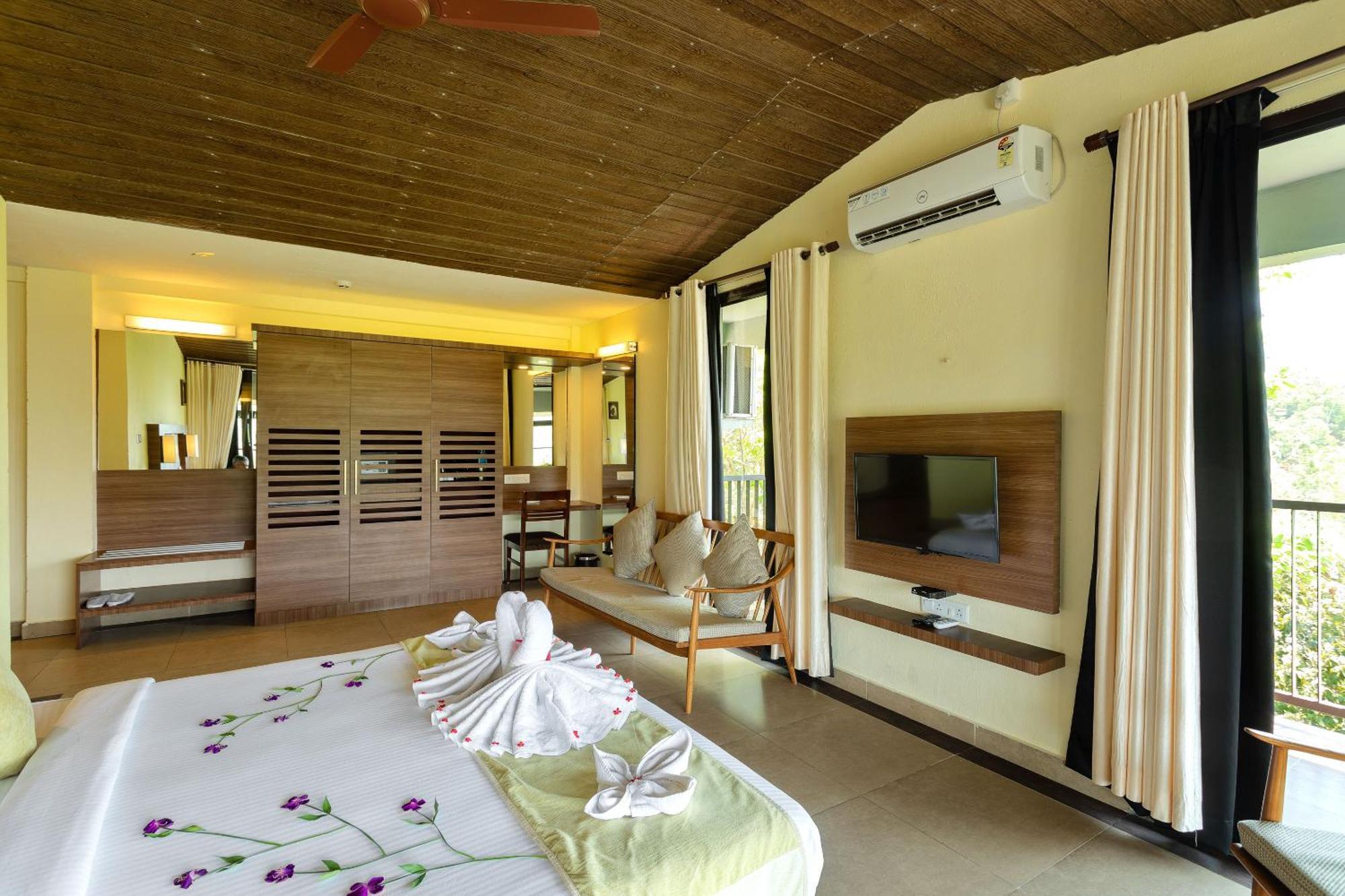 The Mountain Courtyard Thekkady Hotell Exteriör bild
