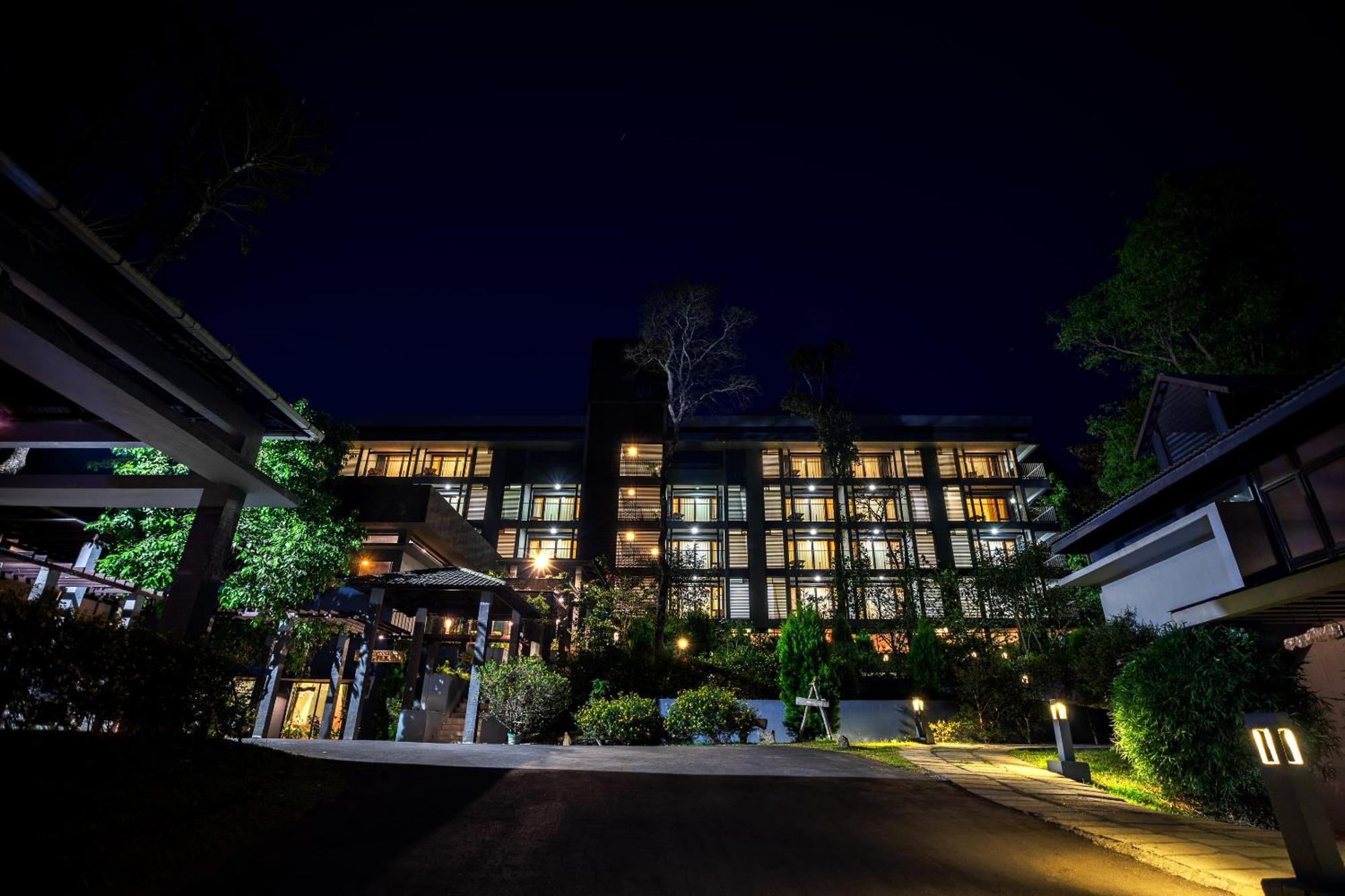 The Mountain Courtyard Thekkady Hotell Exteriör bild