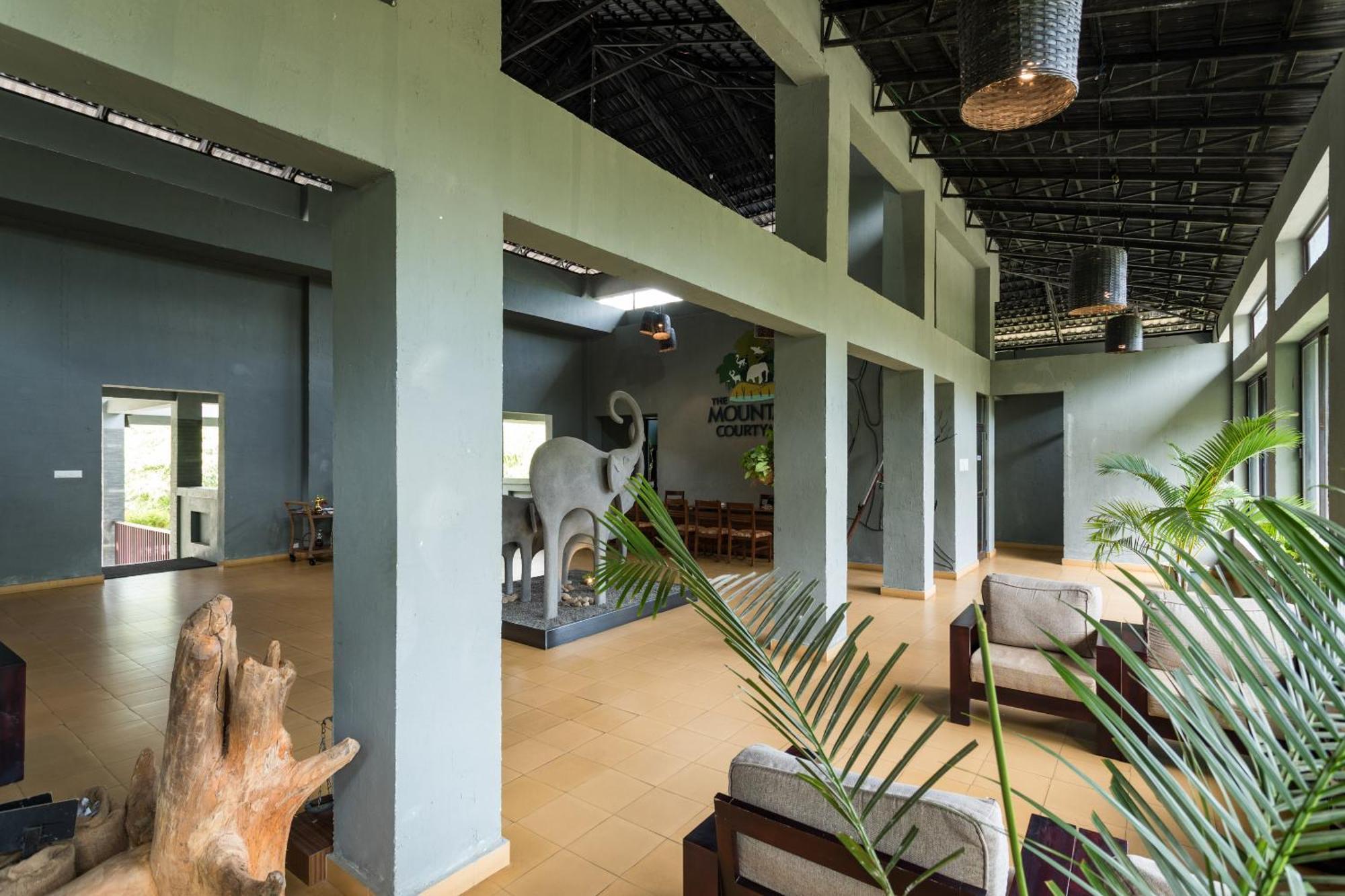 The Mountain Courtyard Thekkady Hotell Exteriör bild
