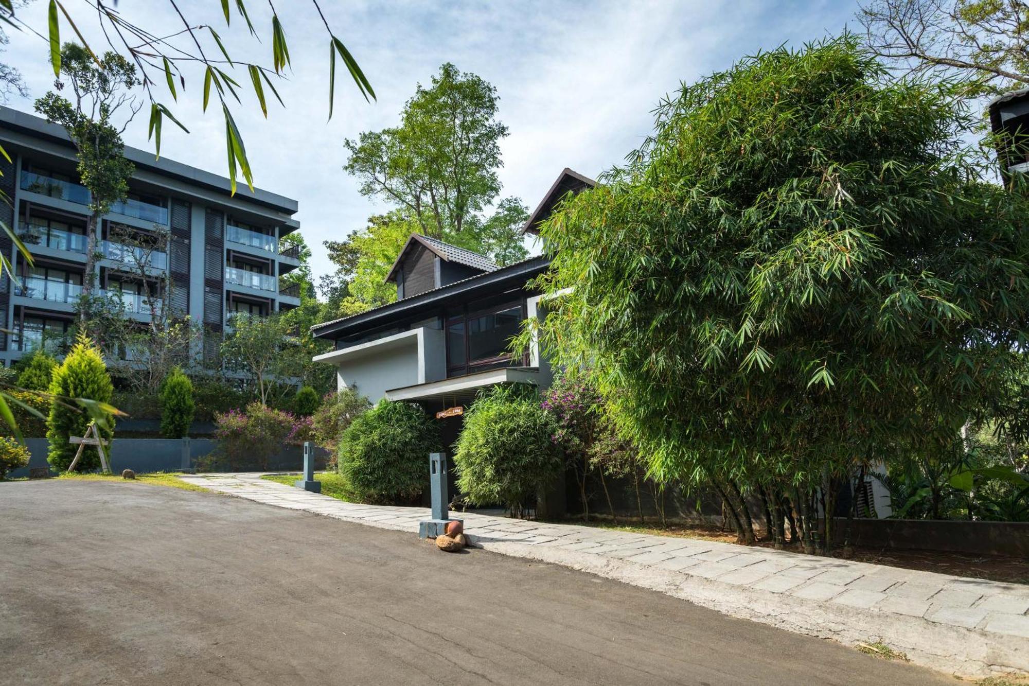 The Mountain Courtyard Thekkady Hotell Exteriör bild