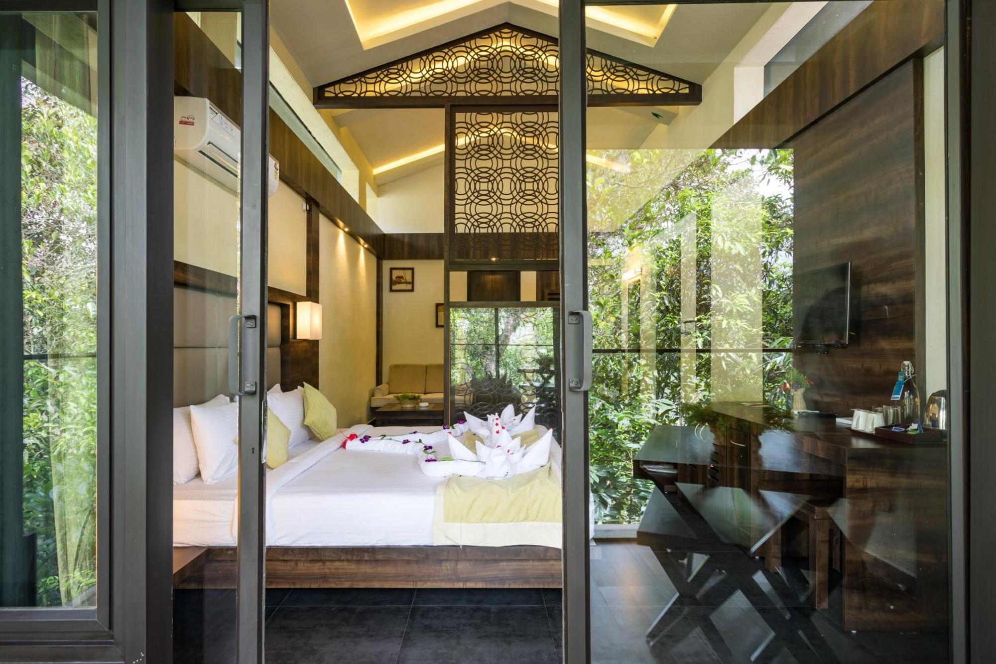 The Mountain Courtyard Thekkady Hotell Exteriör bild