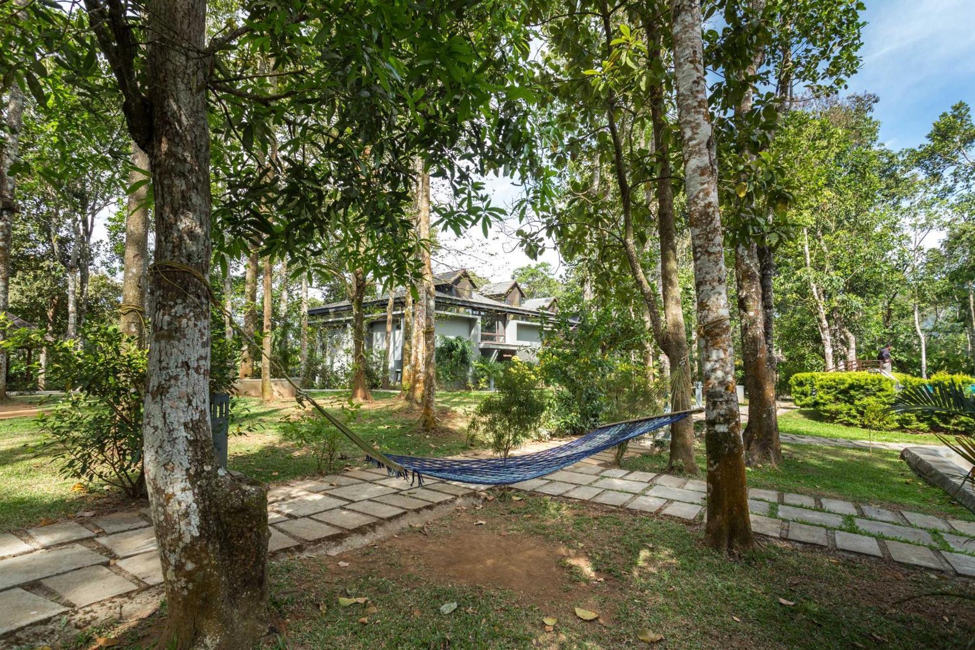 The Mountain Courtyard Thekkady Hotell Exteriör bild