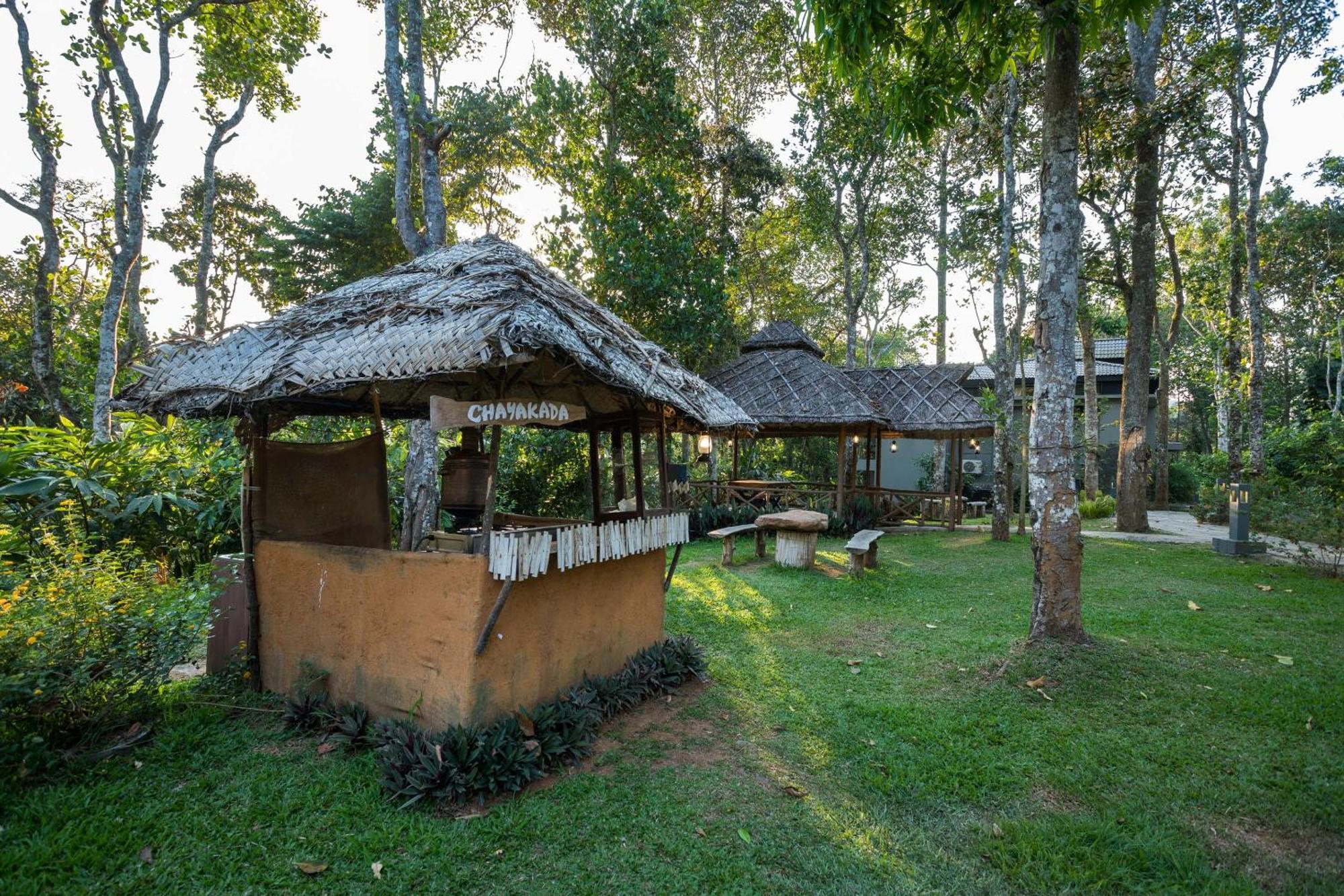 The Mountain Courtyard Thekkady Hotell Exteriör bild