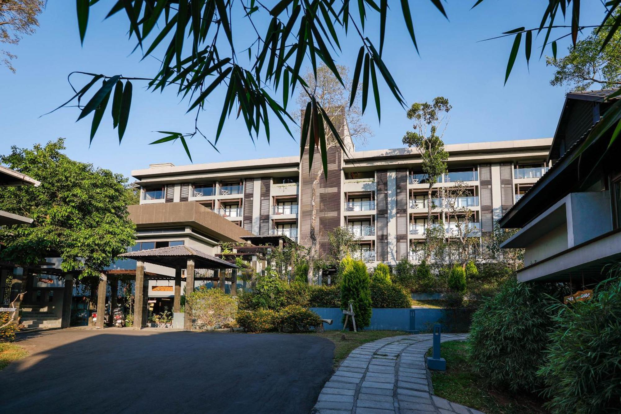 The Mountain Courtyard Thekkady Hotell Exteriör bild