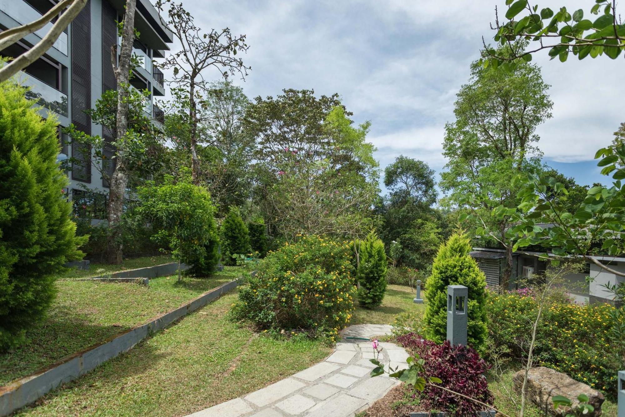 The Mountain Courtyard Thekkady Hotell Exteriör bild