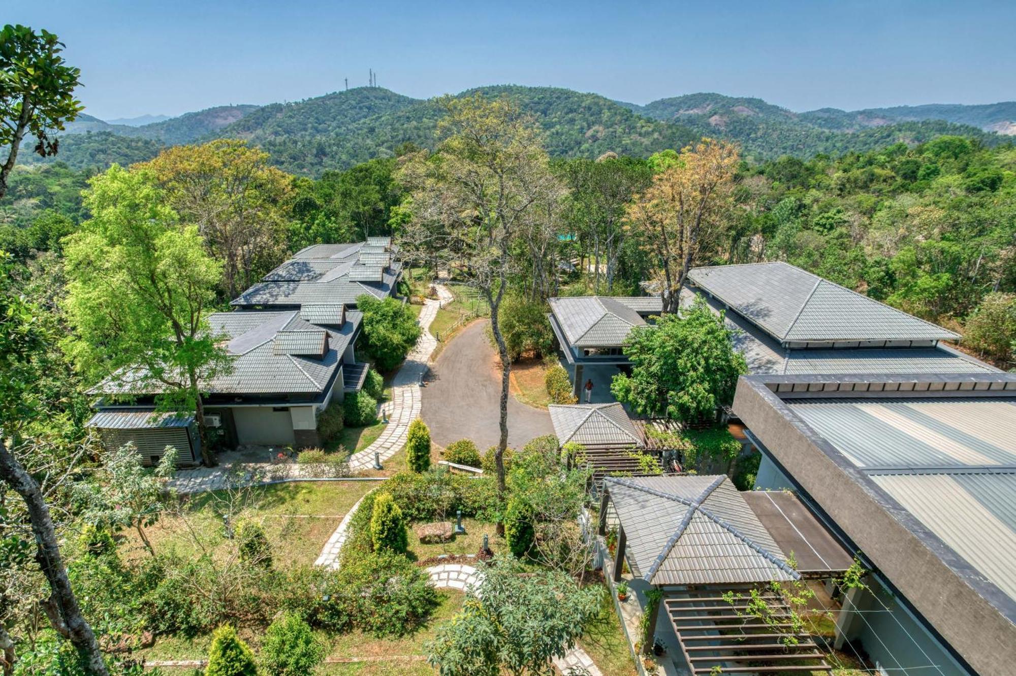 The Mountain Courtyard Thekkady Hotell Exteriör bild