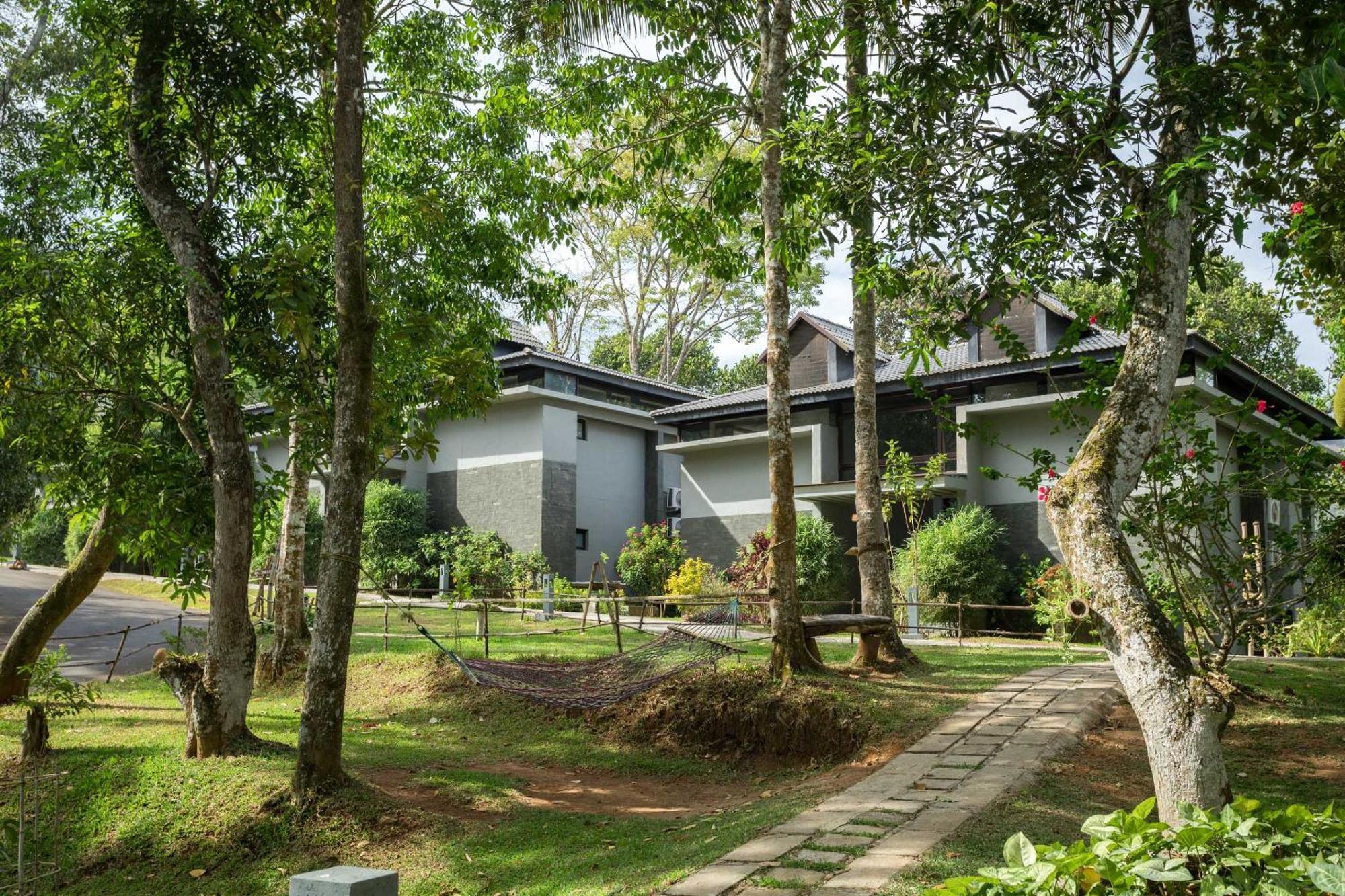 The Mountain Courtyard Thekkady Hotell Exteriör bild