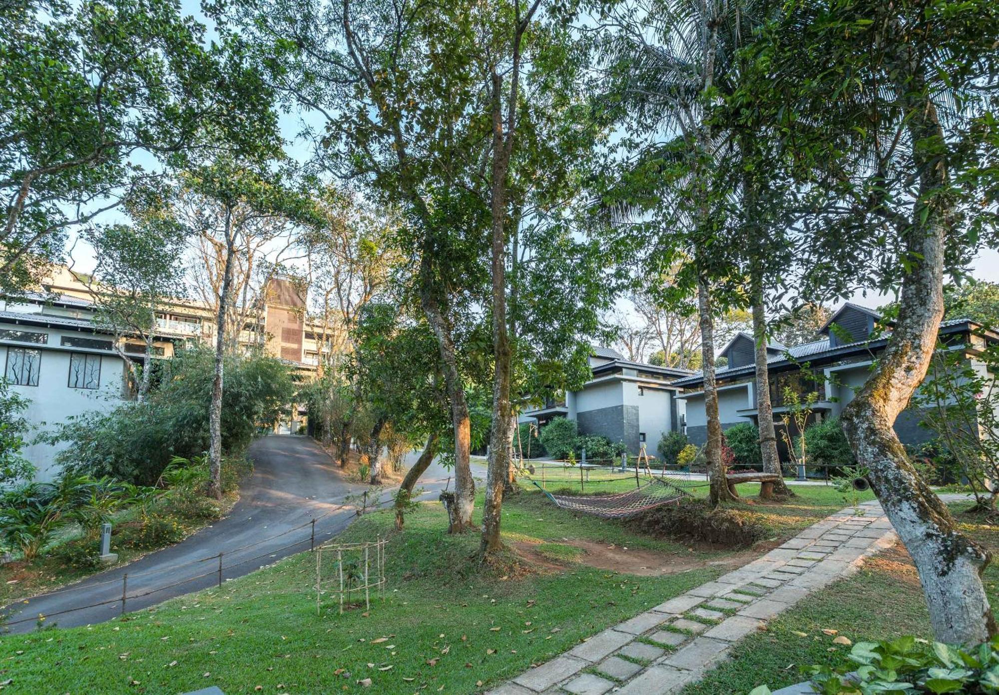 The Mountain Courtyard Thekkady Hotell Exteriör bild